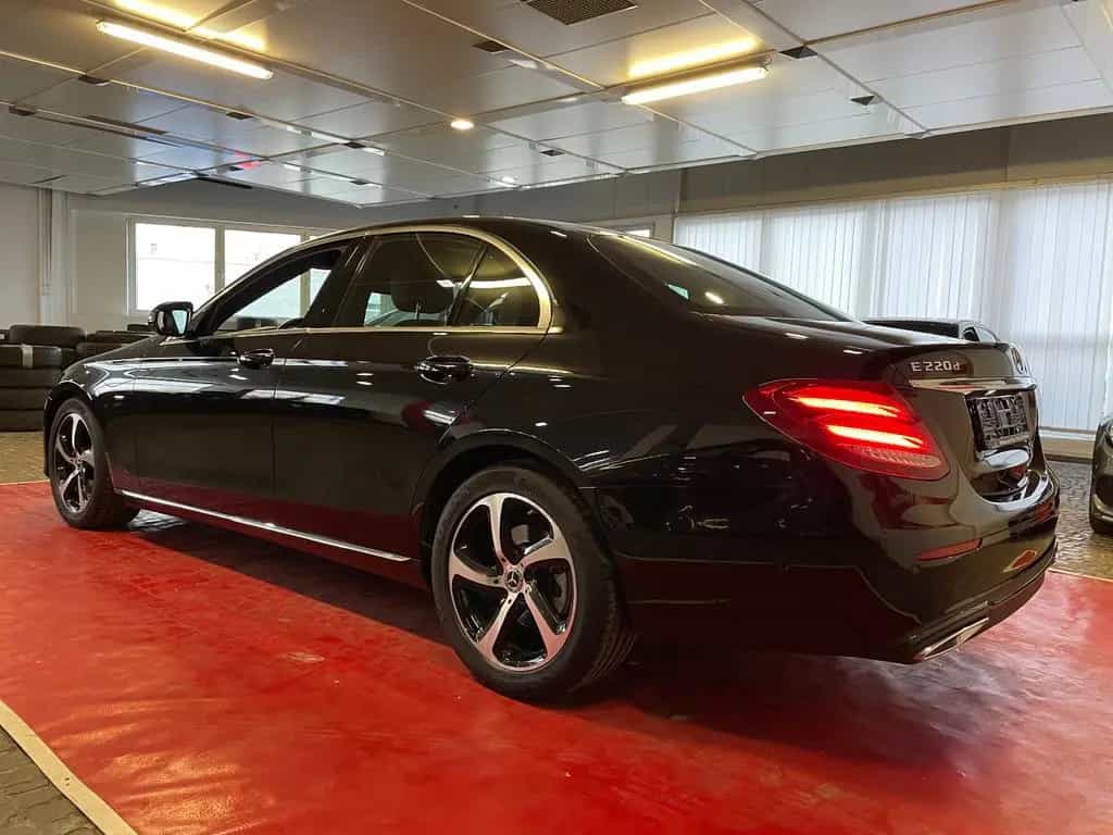 Mercedes-Benz E 220 Limousine-Schiebedach 02/2019-photo-4