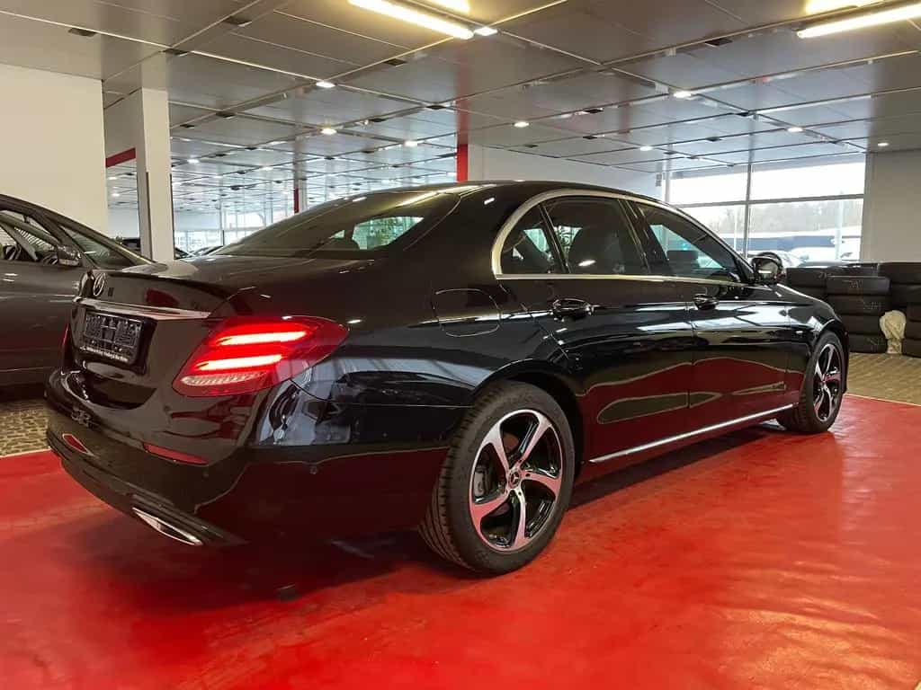 Mercedes-Benz E 220 Limousine-Schiebedach 02/2019-photo-6