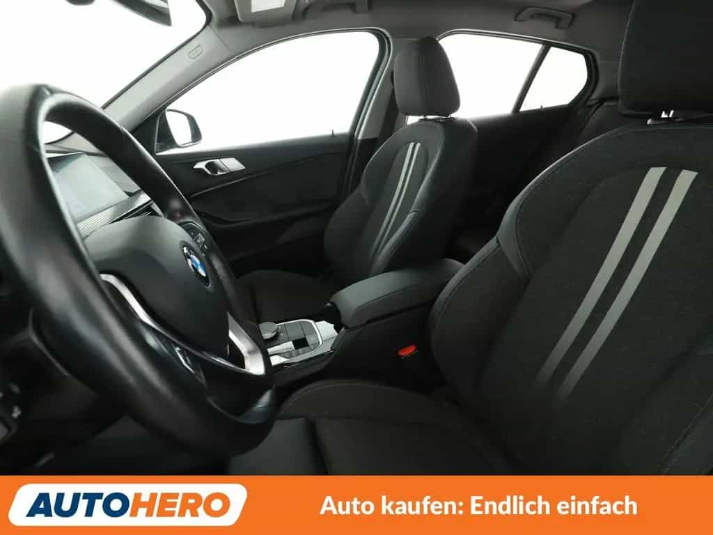 BMW 118 i Sport Line Aut.*NAVI*LED*CAM*SHZ*LHZ*TEMPO* 09/2022-photo-9