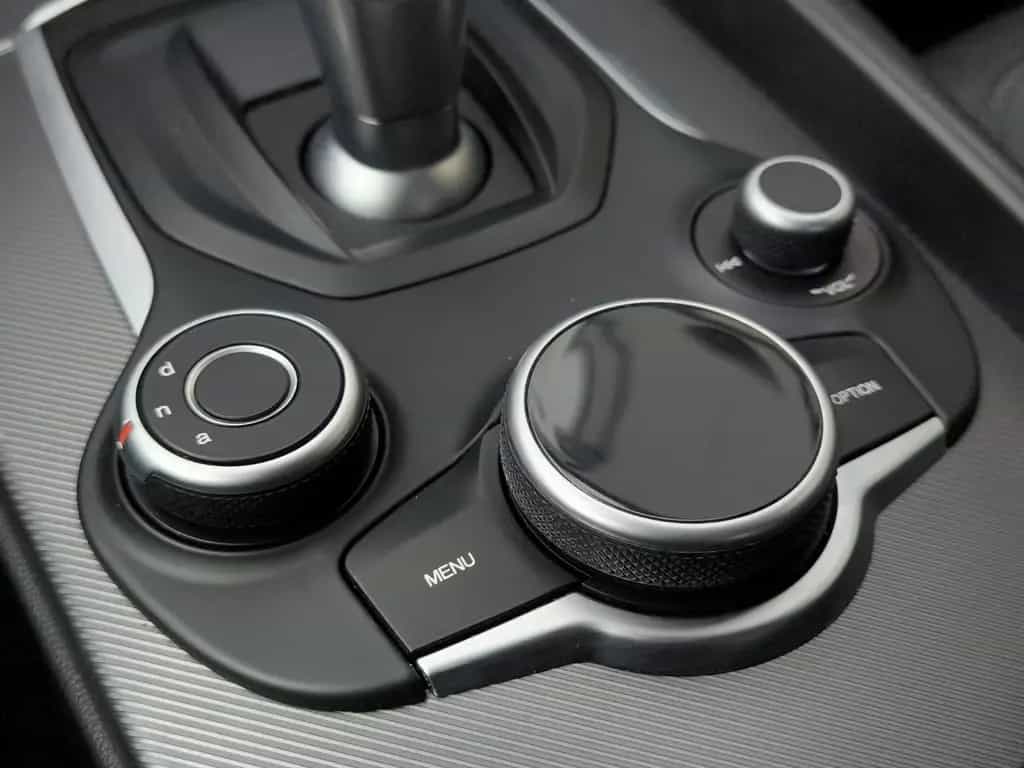 Alfa Romeo Giulia Super  *Xenon*Keyless*SHZ*PDC*Temp*2.Hand 04/2017-photo-13