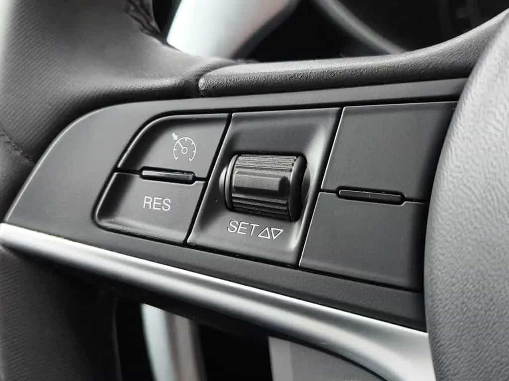 Alfa Romeo Giulia Super  *Xenon*Keyless*SHZ*PDC*Temp*2.Hand 04/2017-photo-16