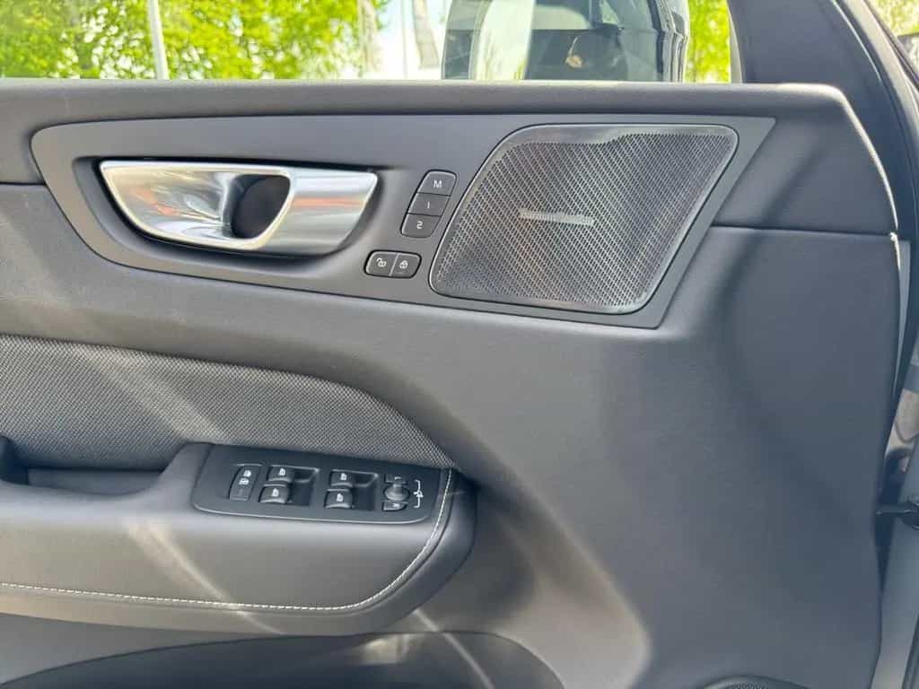 Volvo XC60 Ultimate Dark B4 AWD Luftfederung HarmanKar 08/2023-photo-12