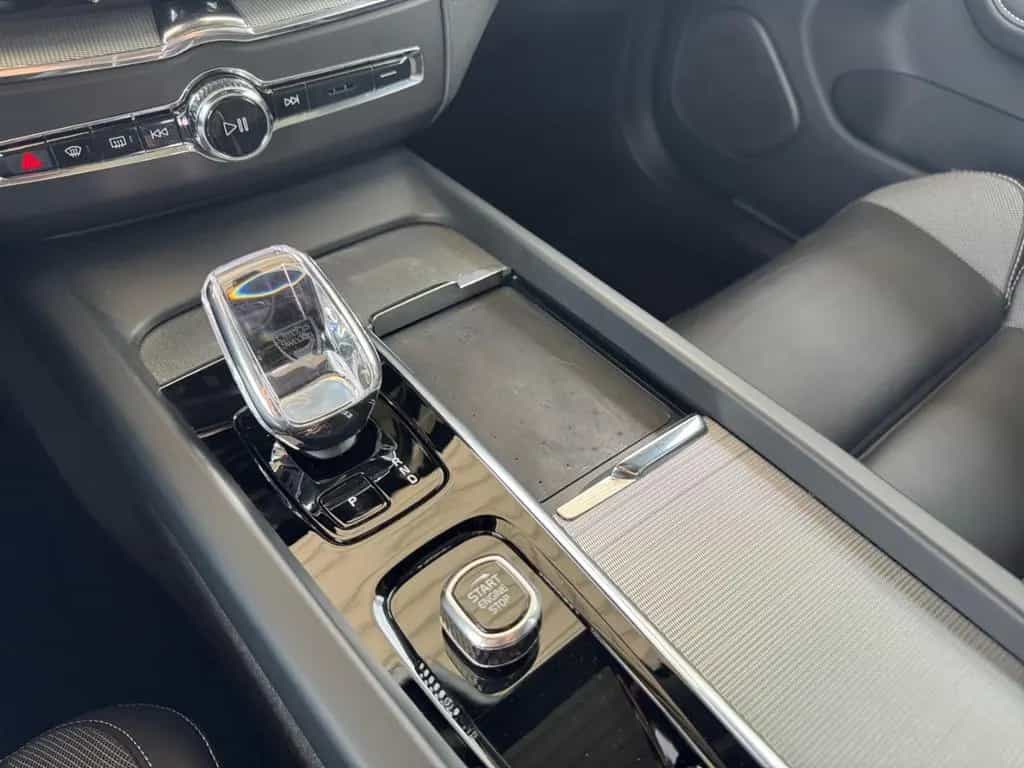 Volvo XC60 Ultimate Dark B4 AWD Luftfederung HarmanKar 08/2023-photo-21
