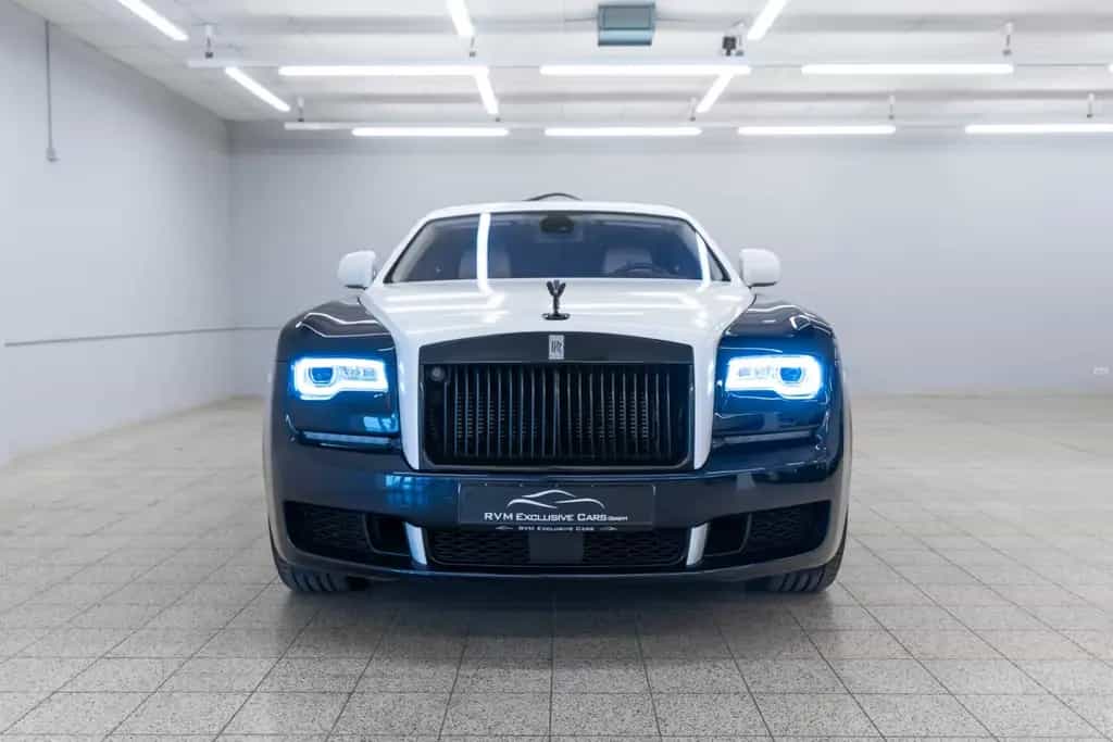 Rolls-Royce Ghost V12 TWO TONE FACELIFT STERNHIMMEL KÜHLBOX 10/2011-photo-1