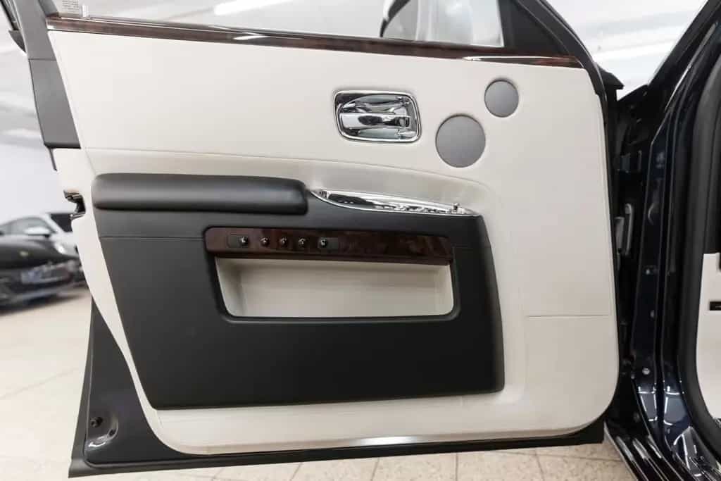 Rolls-Royce Ghost V12 TWO TONE FACELIFT STERNHIMMEL KÜHLBOX 10/2011-photo-20