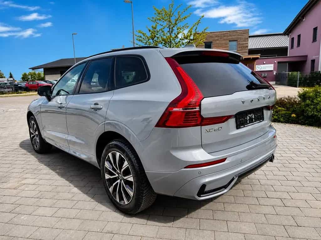Volvo XC60 B4 Hybrid Plus Dark LED LEDER ALU KAM 11/2023-photo-2