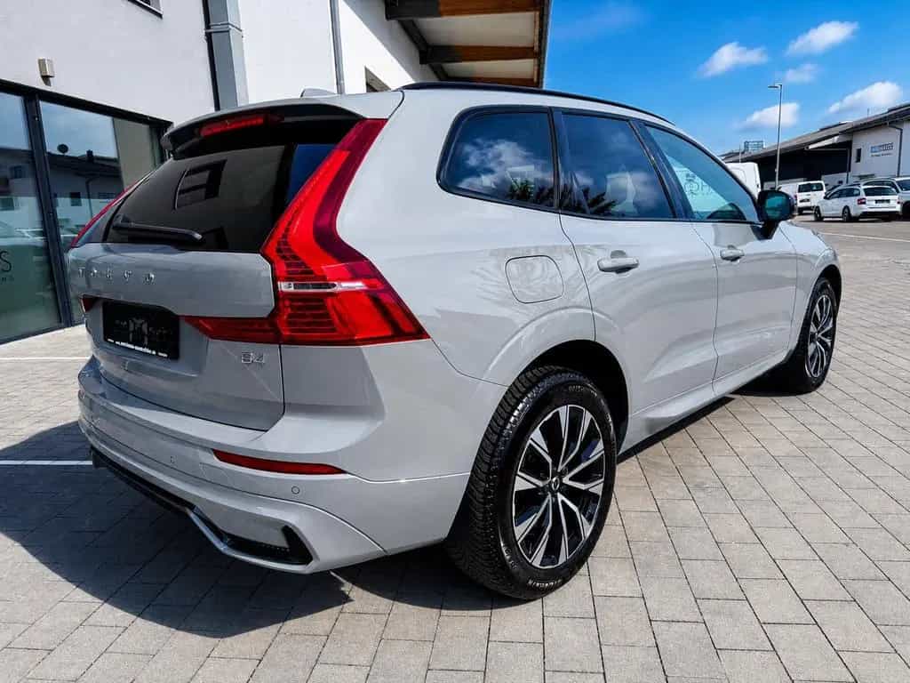 Volvo XC60 B4 Hybrid Plus Dark LED LEDER ALU KAM 11/2023-photo-3