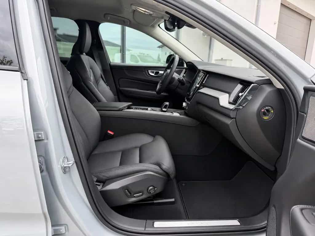 Volvo XC60 B4 Hybrid Plus Dark LED LEDER ALU KAM 11/2023-photo-8