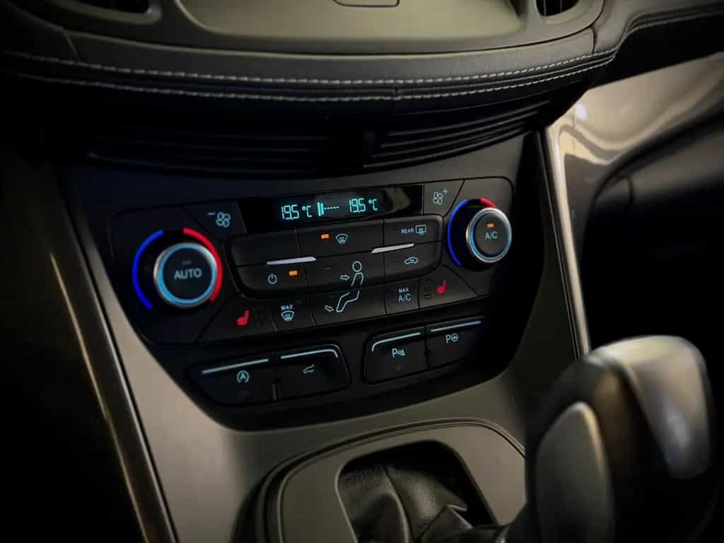 Ford Kuga 4X4 Vignale|AUTOMATIK|NAVI|LEDER|XENON|SONY 02/2018-photo-16