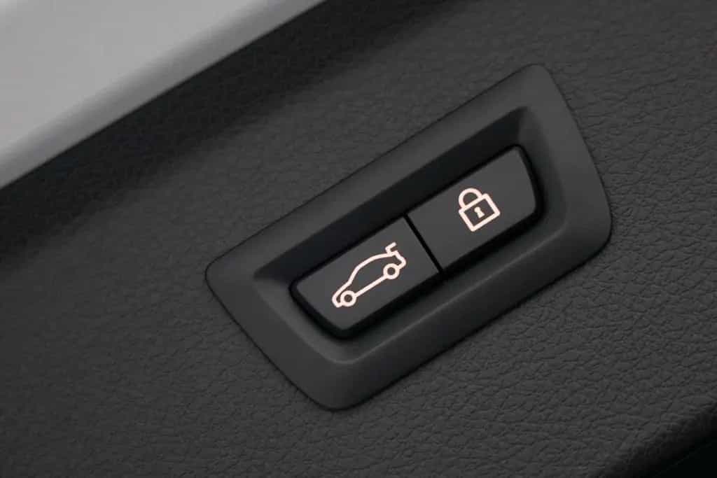 BMW 2 Series 218i Active Tourer Sport Line LED PANO HUD 17" 02/2019-photo-18