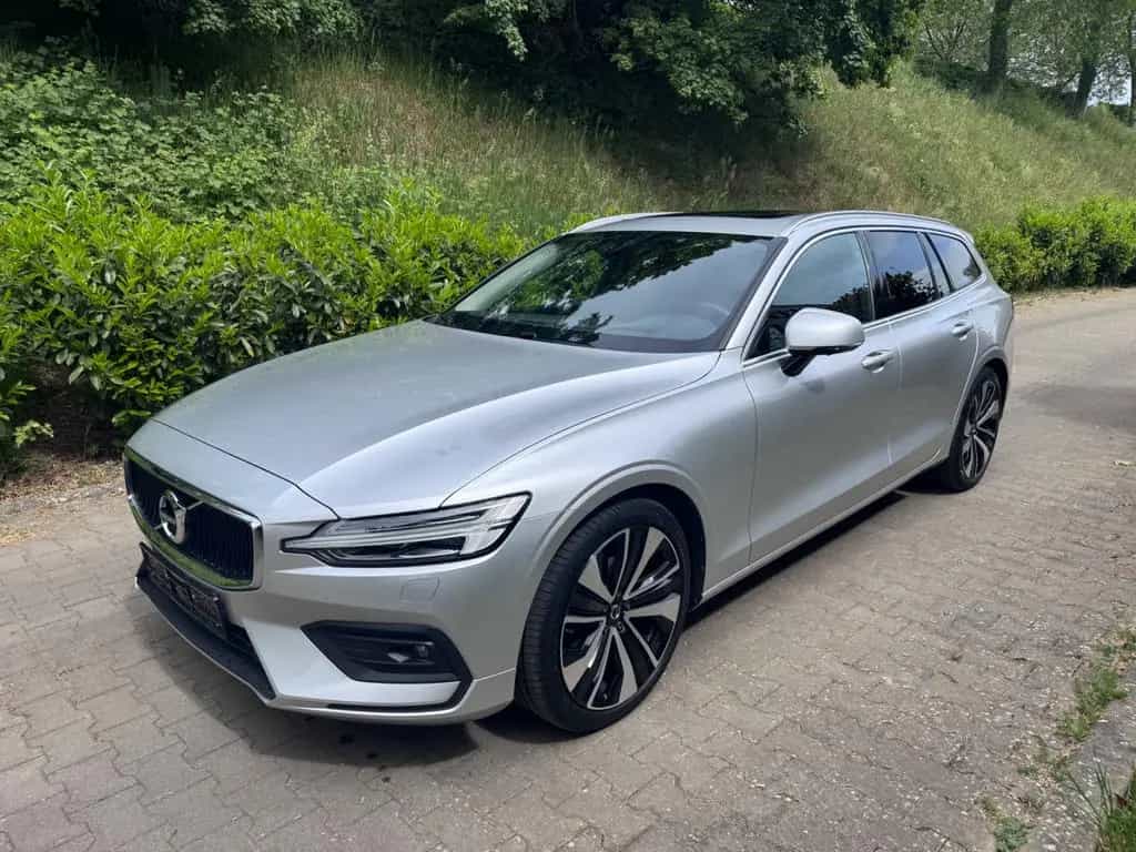 Volvo V60 Kombi Diesel,Automatik,Leder,Pan,Shz,LED,360 11/2020-photo-2