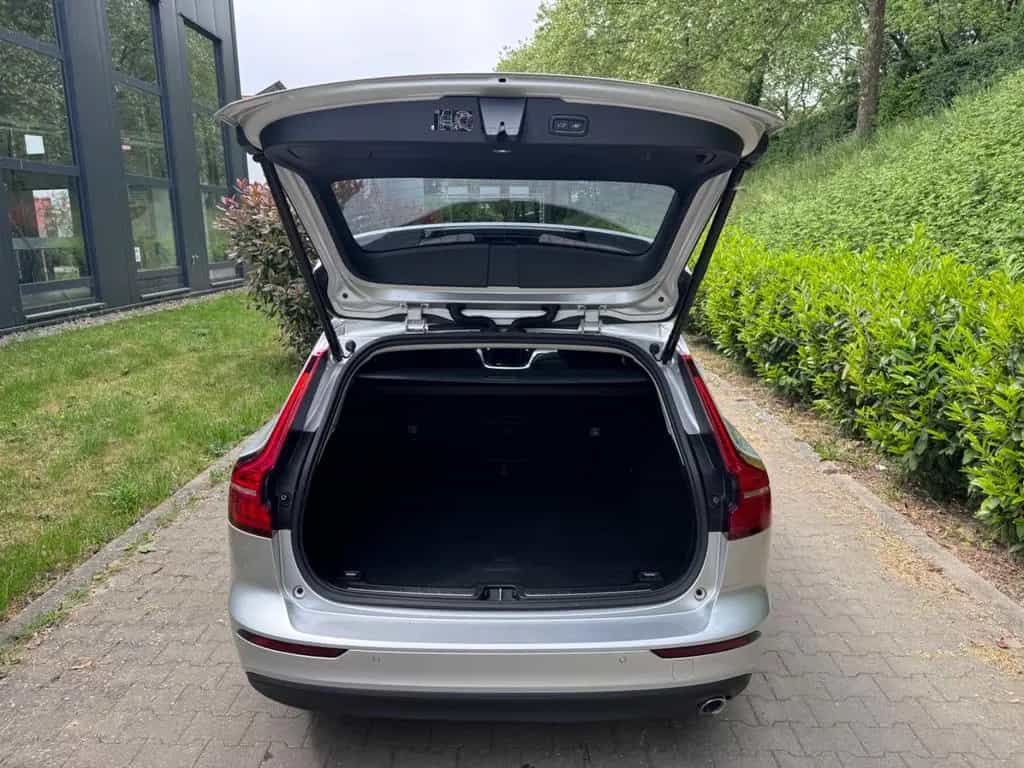 Volvo V60 Kombi Diesel,Automatik,Leder,Pan,Shz,LED,360 11/2020-photo-26