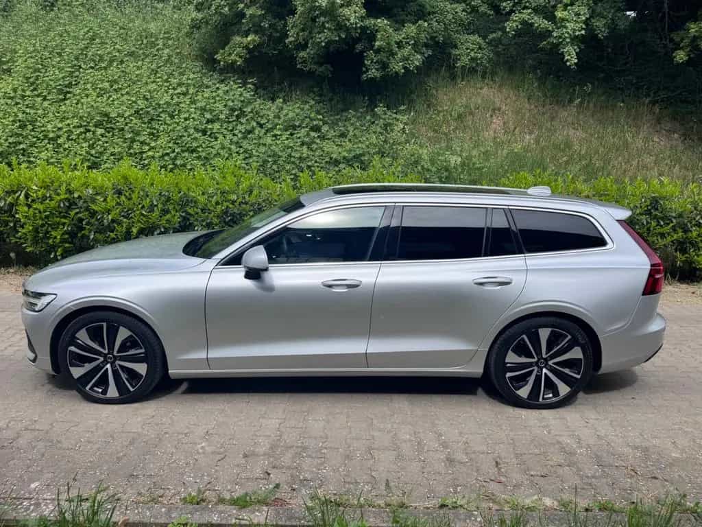 Volvo V60 Kombi Diesel,Automatik,Leder,Pan,Shz,LED,360 11/2020-photo-3