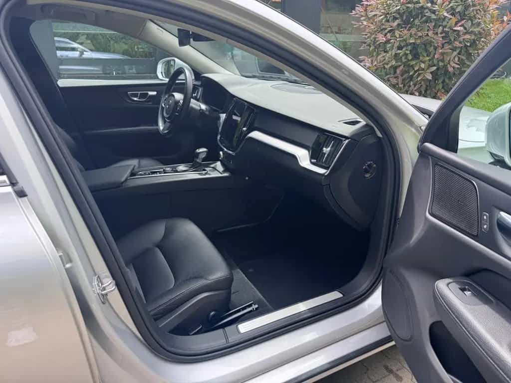 Volvo V60 Kombi Diesel,Automatik,Leder,Pan,Shz,LED,360 11/2020-photo-7