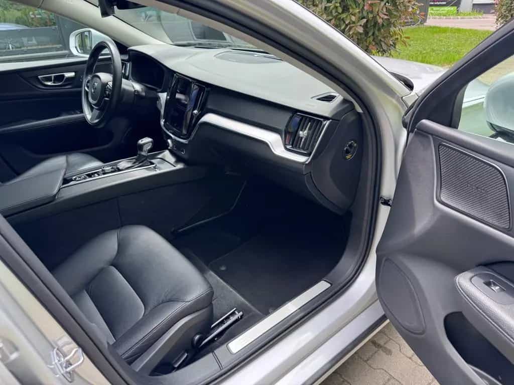 Volvo V60 Kombi Diesel,Automatik,Leder,Pan,Shz,LED,360 11/2020-photo-8
