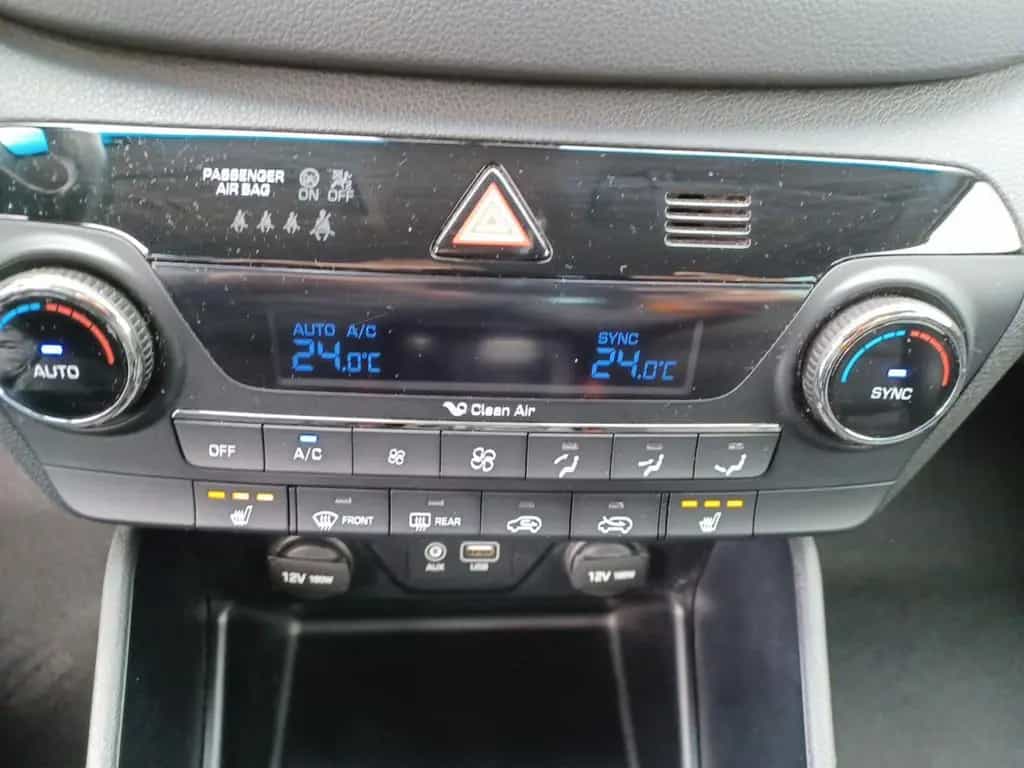 Hyundai TUCSON Lederpolster PDC SHZ LEDER KAMERA NAVI 06/2016-photo-16
