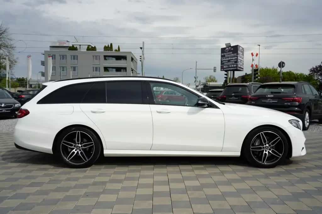 Mercedes-Benz E 200 T*2.Hand*AMG Night Paket*Kamera*MBUX*SHZ* 12/2017-photo-3