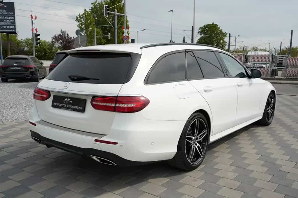 Mercedes-Benz E 200 T*2.Hand*AMG Night Paket*Kamera*MBUX*SHZ* 12/2017-photo-4