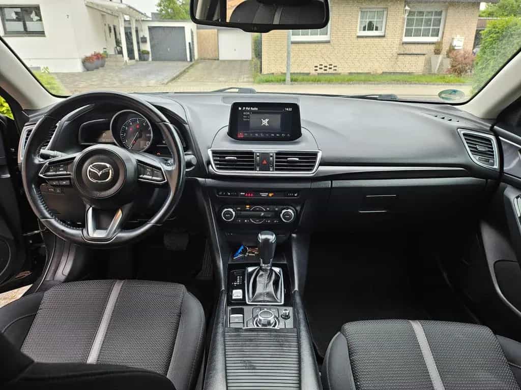 Mazda 3 2.0 SKYACTIV-G 120 Sports-Line Auto Sports... 04/2018-photo-9