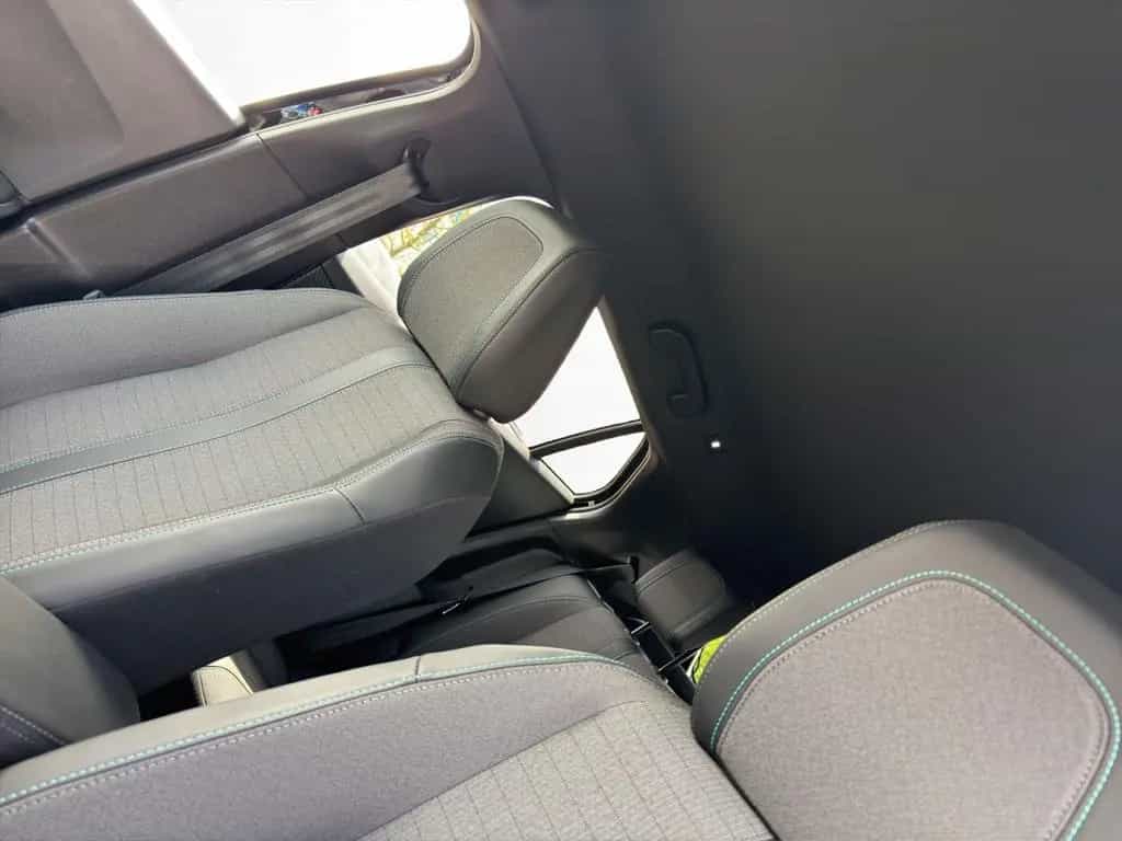 Peugeot 2008 Allure Pack PT130 EAT8 Kamera PDC SHZ CarPl 04/2023-photo-12