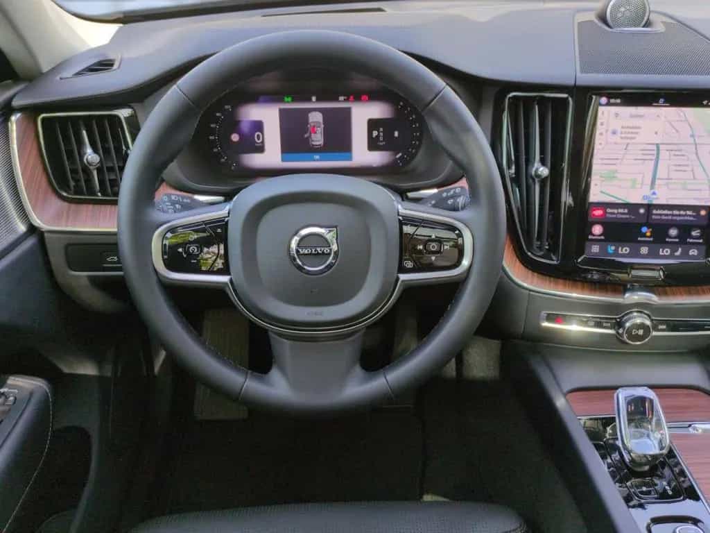Volvo XC 60 Ultimate Dark AWD 01/2024-photo-17