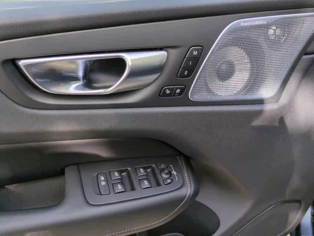 Volvo XC 60 Ultimate Dark AWD 01/2024-photo-9