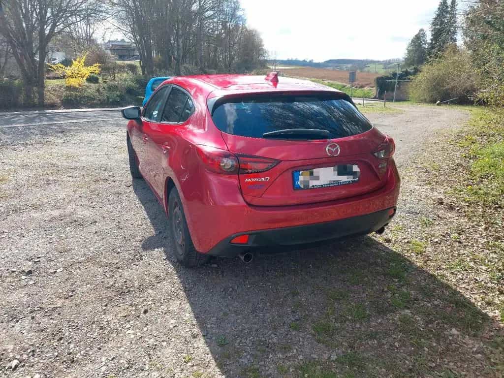Mazda 3 Limosine Center-line 02/2014-photo-2