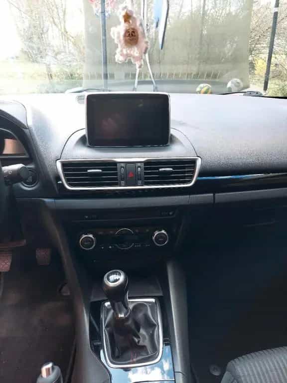 Mazda 3 Limosine Center-line 02/2014-photo-5