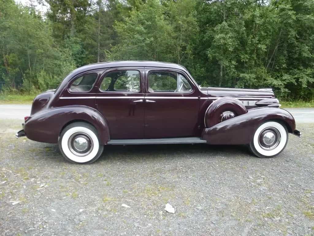 Buick Roadmaster 04/1938-photo-0