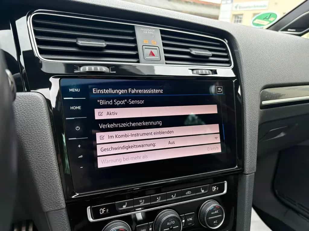 Volkswagen Golf VII R°LEDER°NAVI°KAMERA°SCHIEBEDACH° 07/2017-photo-12