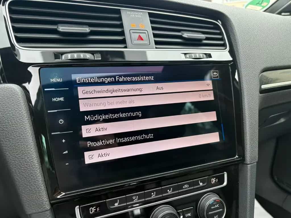 Volkswagen Golf VII R°LEDER°NAVI°KAMERA°SCHIEBEDACH° 07/2017-photo-16