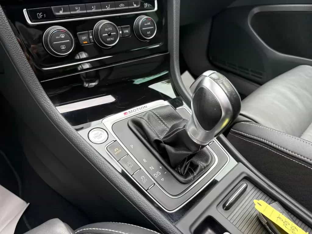 Volkswagen Golf VII R°LEDER°NAVI°KAMERA°SCHIEBEDACH° 07/2017-photo-17