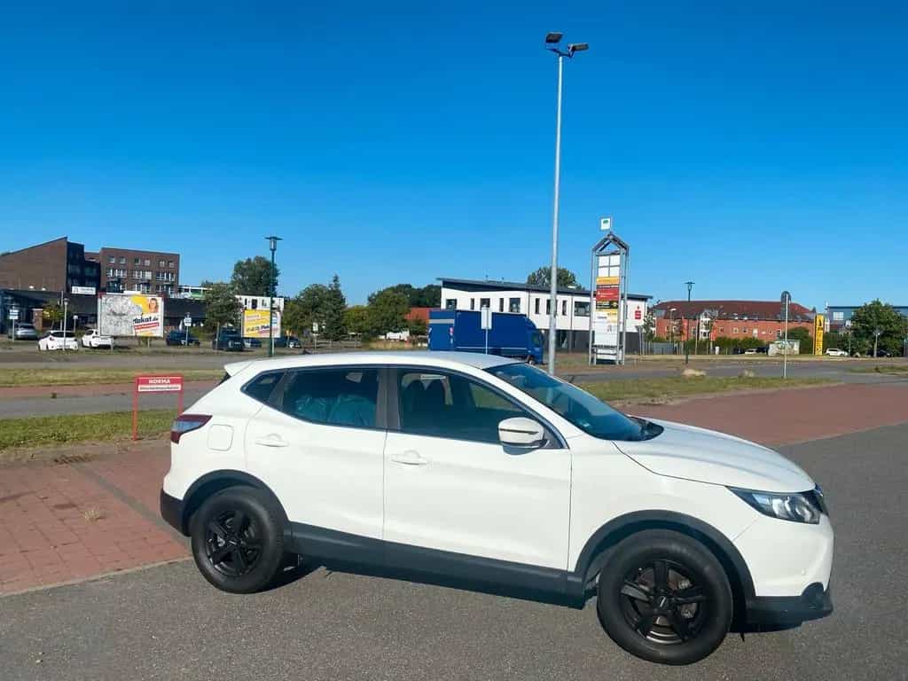 Nissan Qashqai 1.2 Acenta 1.HAND 04/2017-photo-1