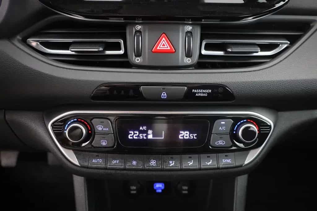 Hyundai i30 1.0 T-GDI Lenkradheizung Sitzheizung Kamera 06/2021-photo-11