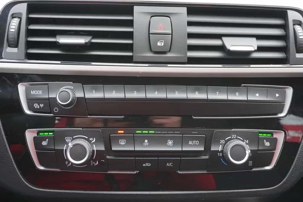 BMW 1 Series 118i Advantage LED SHZ PDC Tempomat 06/2019-photo-13