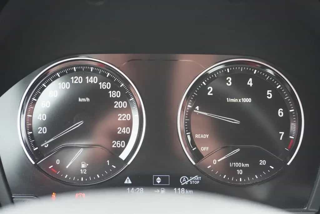 BMW 1 Series 118i Advantage LED SHZ PDC Tempomat 06/2019-photo-16