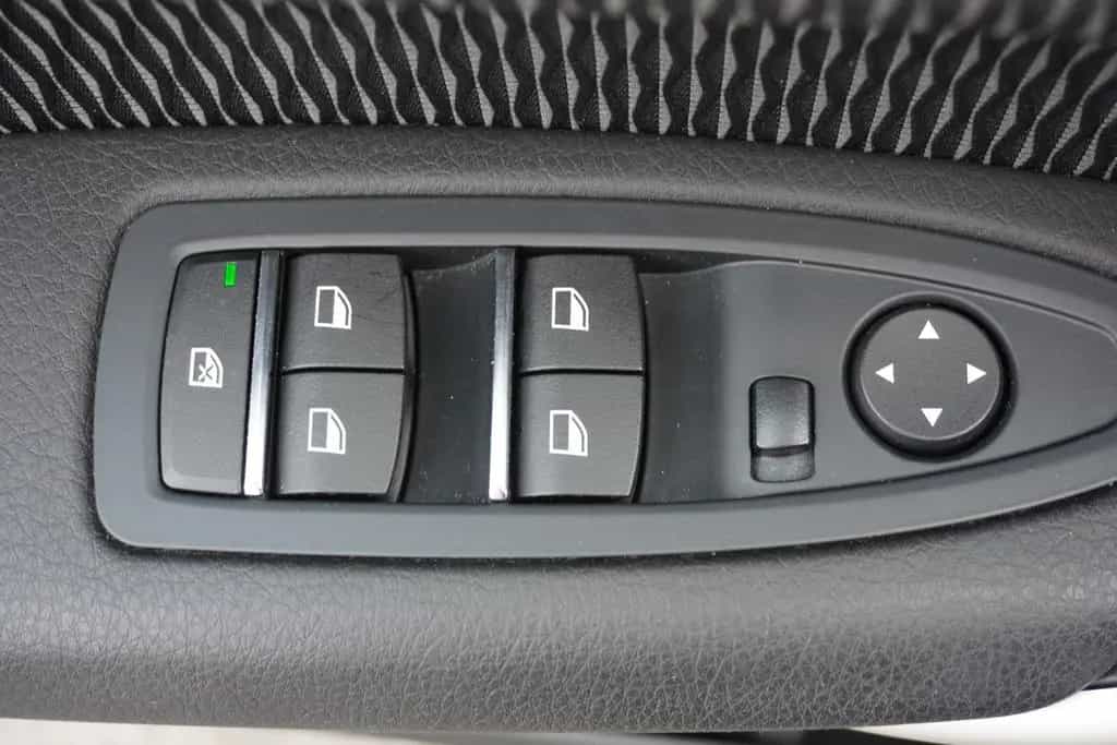BMW 1 Series 118i Advantage LED SHZ PDC Tempomat 06/2019-photo-22