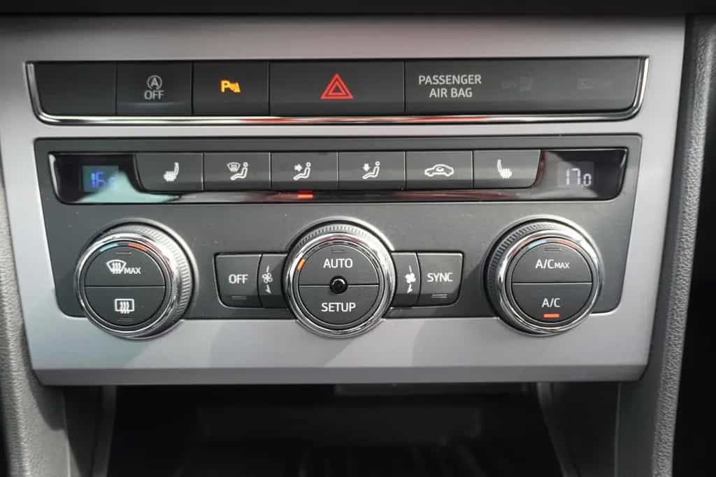 Seat Leon ST 1.5 Xcellence LED Navi Beats DAB Kamera 03/2019-photo-20