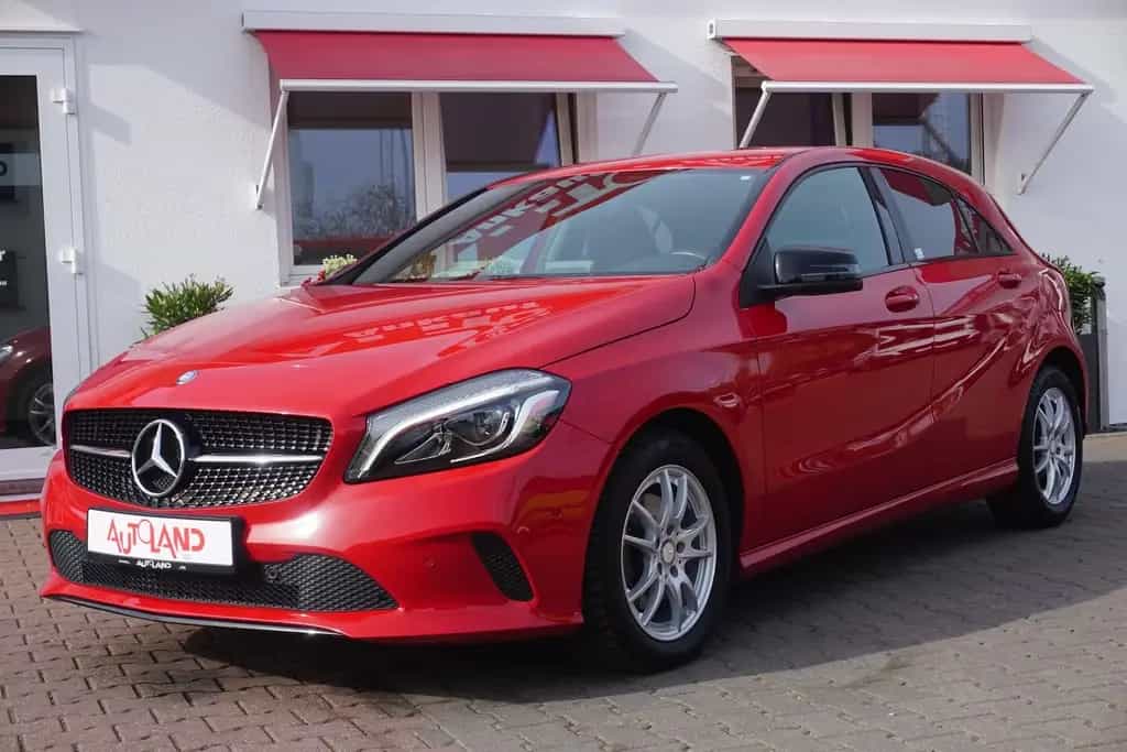 Mercedes-Benz A 180 A180 Urban 7G-DCT LED Navi Standheizung Kamera 05/2017-photo-1