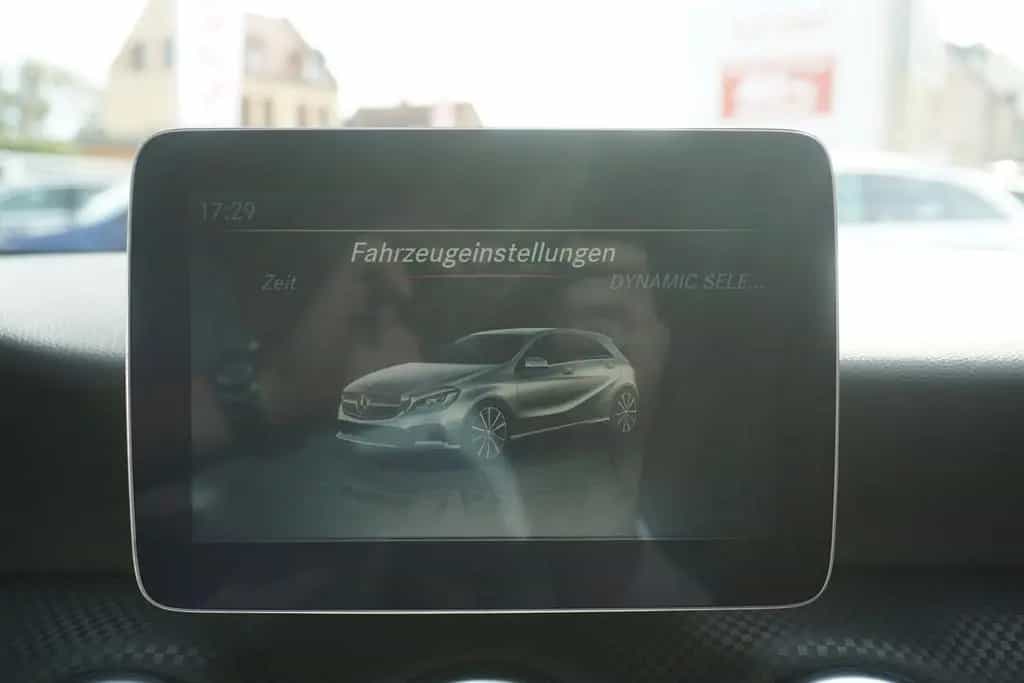 Mercedes-Benz A 180 A180 Urban 7G-DCT LED Navi Standheizung Kamera 05/2017-photo-10
