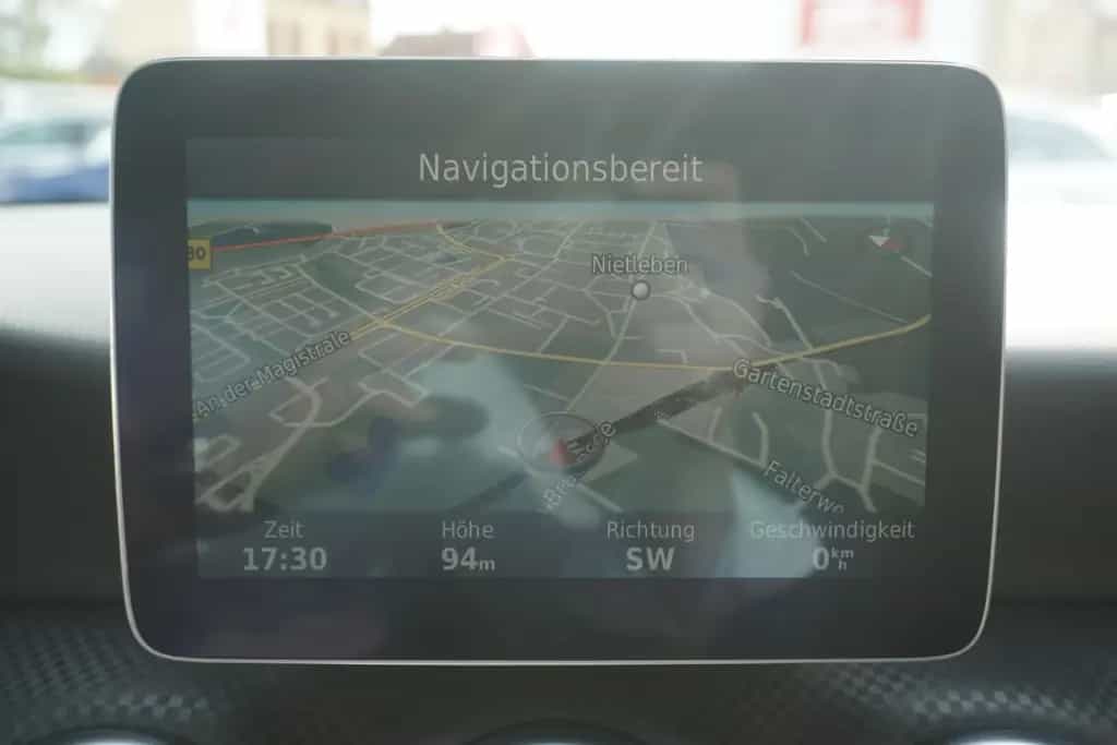 Mercedes-Benz A 180 A180 Urban 7G-DCT LED Navi Standheizung Kamera 05/2017-photo-12