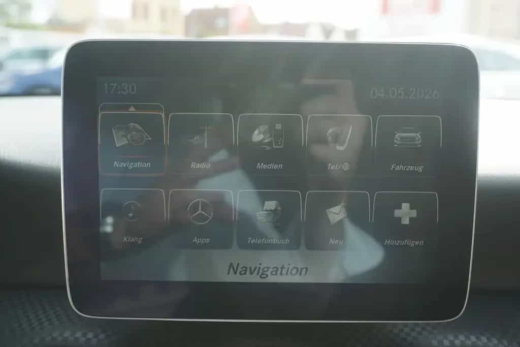 Mercedes-Benz A 180 A180 Urban 7G-DCT LED Navi Standheizung Kamera 05/2017-photo-13