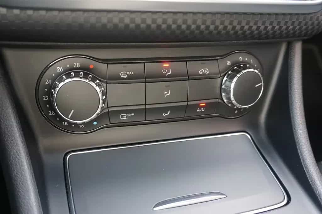 Mercedes-Benz A 180 A180 Urban 7G-DCT LED Navi Standheizung Kamera 05/2017-photo-17