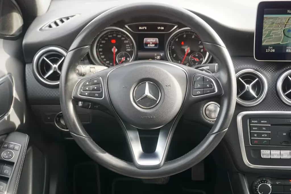 Mercedes-Benz A 180 A180 Urban 7G-DCT LED Navi Standheizung Kamera 05/2017-photo-18