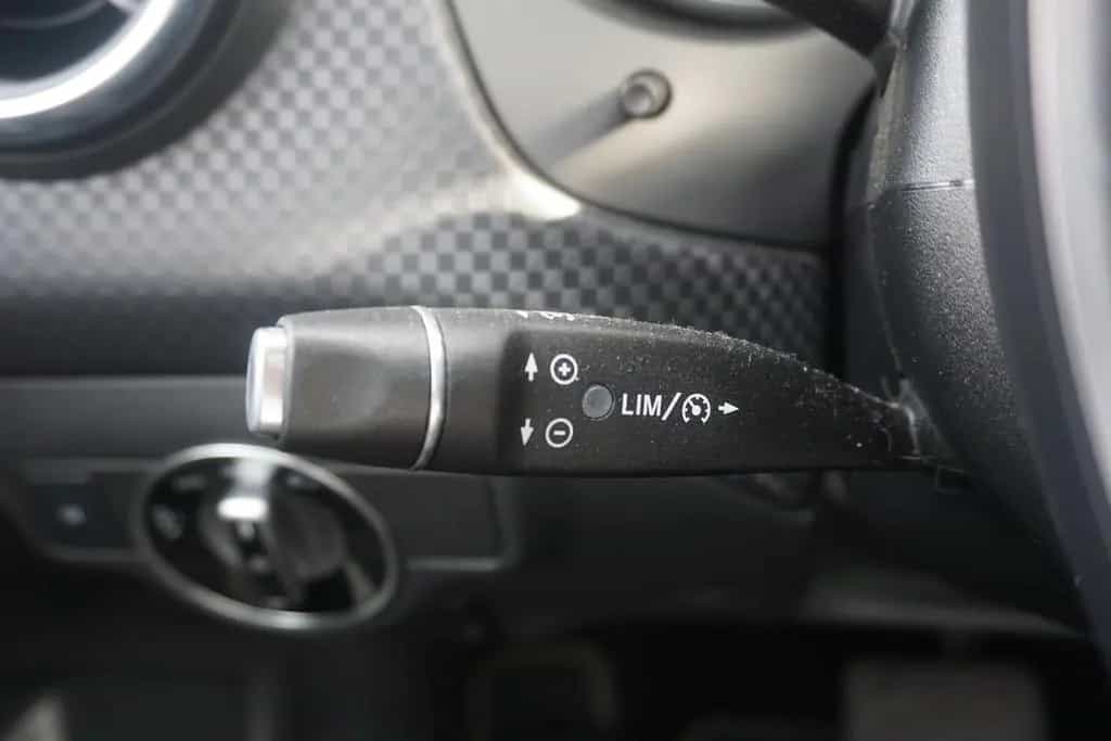 Mercedes-Benz A 180 A180 Urban 7G-DCT LED Navi Standheizung Kamera 05/2017-photo-21