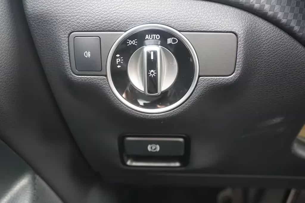 Mercedes-Benz A 180 A180 Urban 7G-DCT LED Navi Standheizung Kamera 05/2017-photo-23