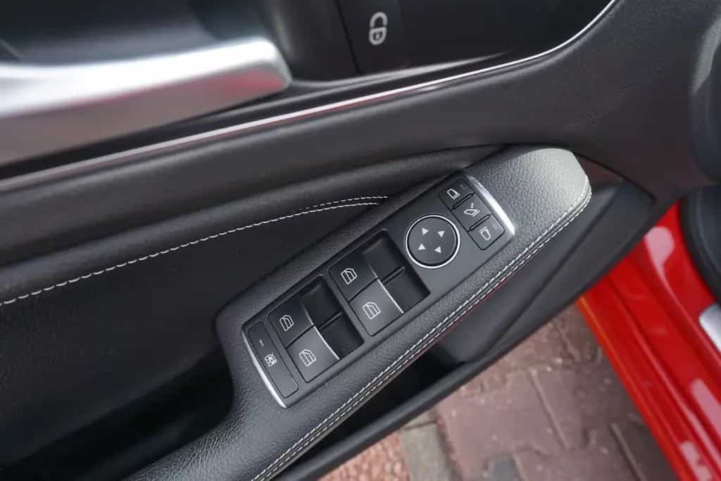 Mercedes-Benz A 180 A180 Urban 7G-DCT LED Navi Standheizung Kamera 05/2017-photo-26