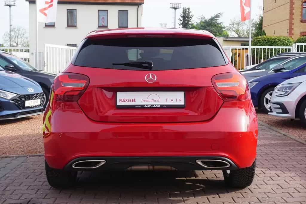 Mercedes-Benz A 180 A180 Urban 7G-DCT LED Navi Standheizung Kamera 05/2017-photo-3