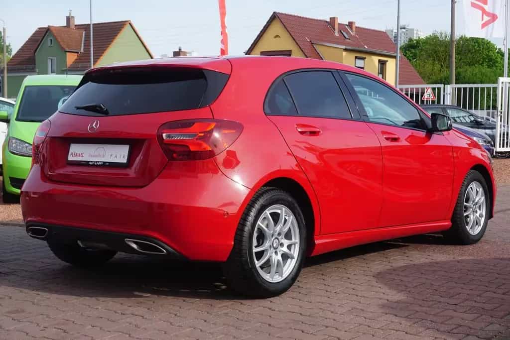 Mercedes-Benz A 180 A180 Urban 7G-DCT LED Navi Standheizung Kamera 05/2017-photo-4