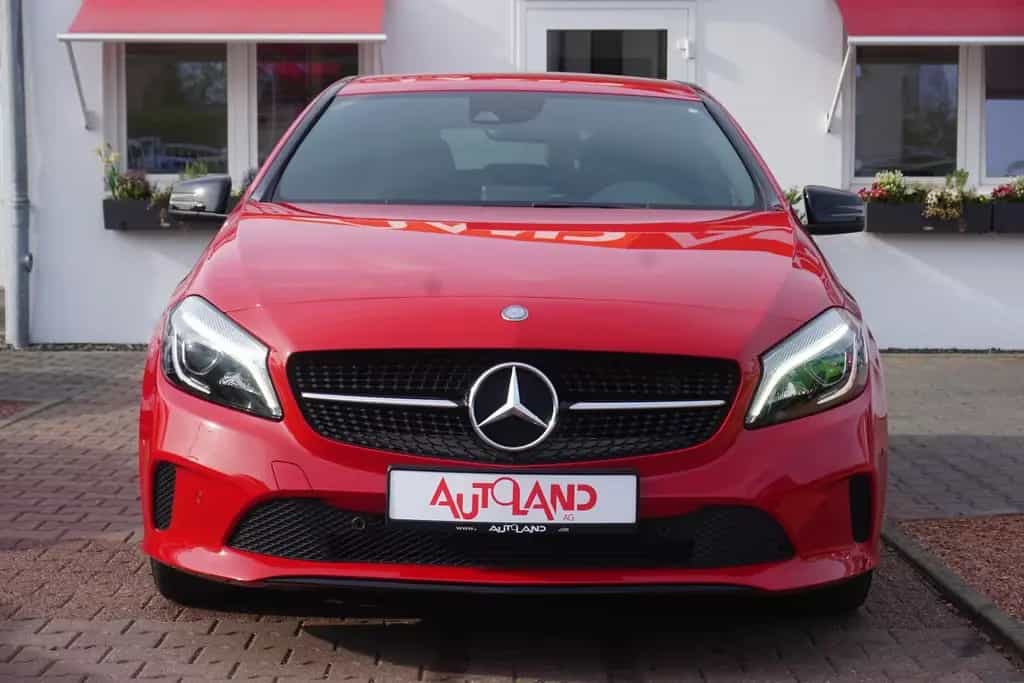 Mercedes-Benz A 180 A180 Urban 7G-DCT LED Navi Standheizung Kamera 05/2017-photo-5